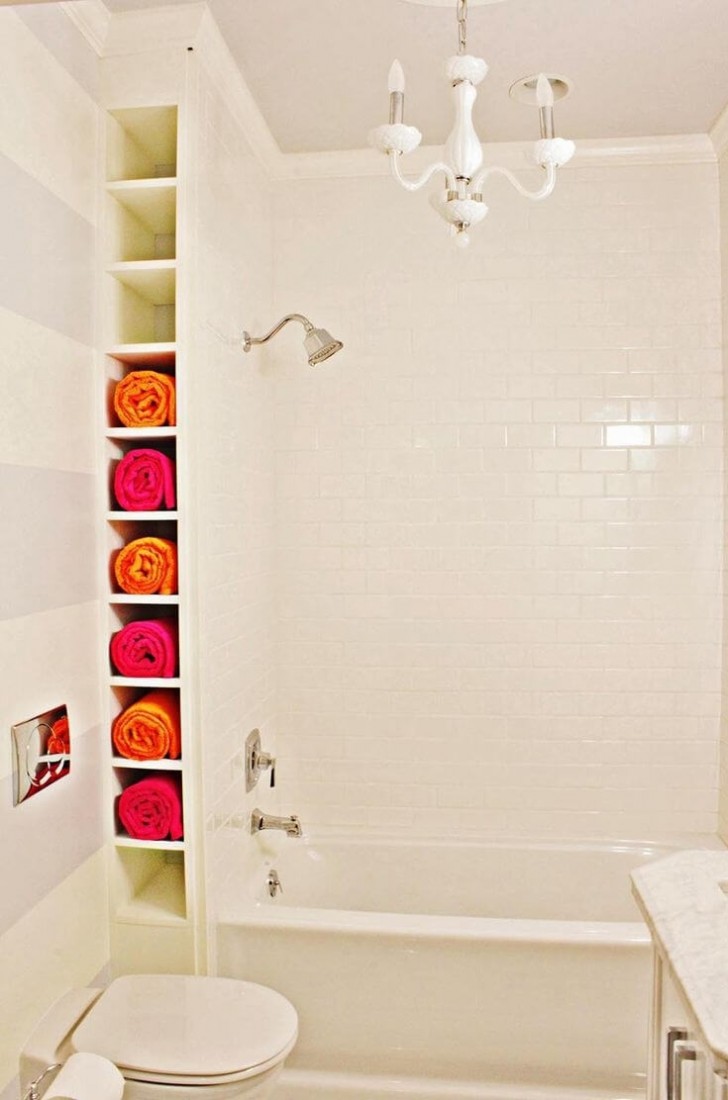 9. Create una nicchia tra la parete della vasca e il muro del bagno