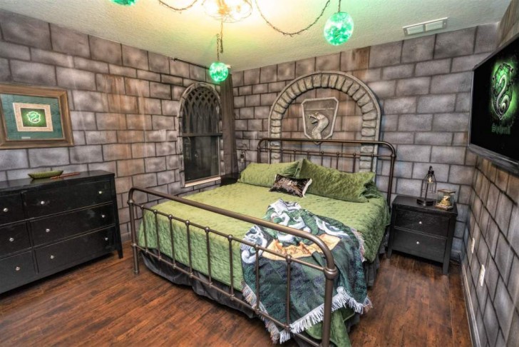 Wizard's Way Villa ligt in Orlando, Florida en bestaat uit 8 themakamers voor de prijs van $305 per nacht.