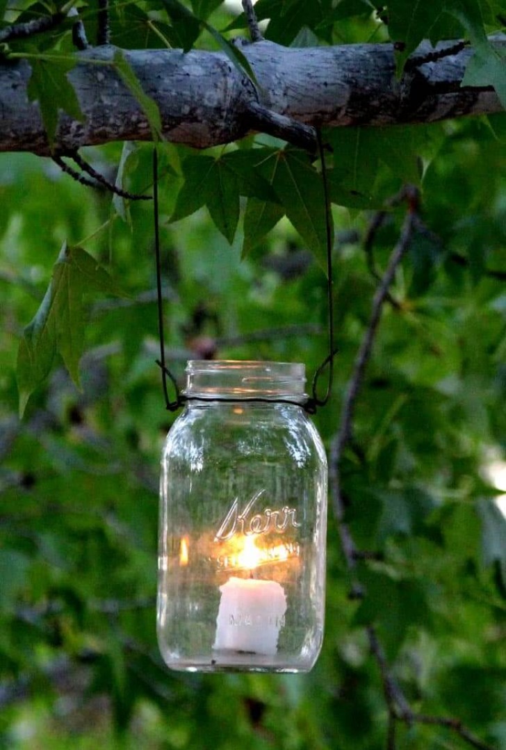 6. La semplicità è la chiave della bellezza. Una semplicissima lanterna da esterno riuscirà a creare la giusta atmosfera!