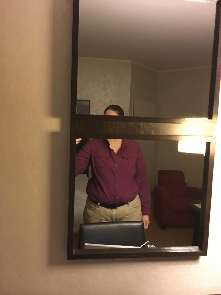 1. Le miroir dans ma chambre d'hôtel...