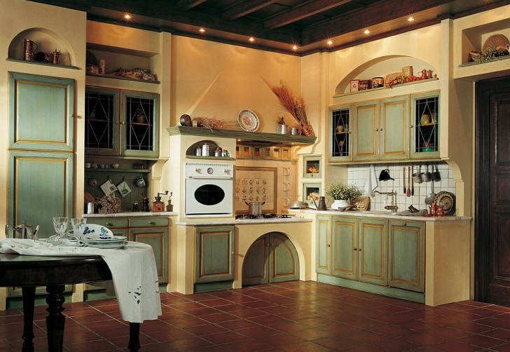 7. Ceramiche, elementi naturali e dai colori caldi per una cucina in muratura in stile provenzale