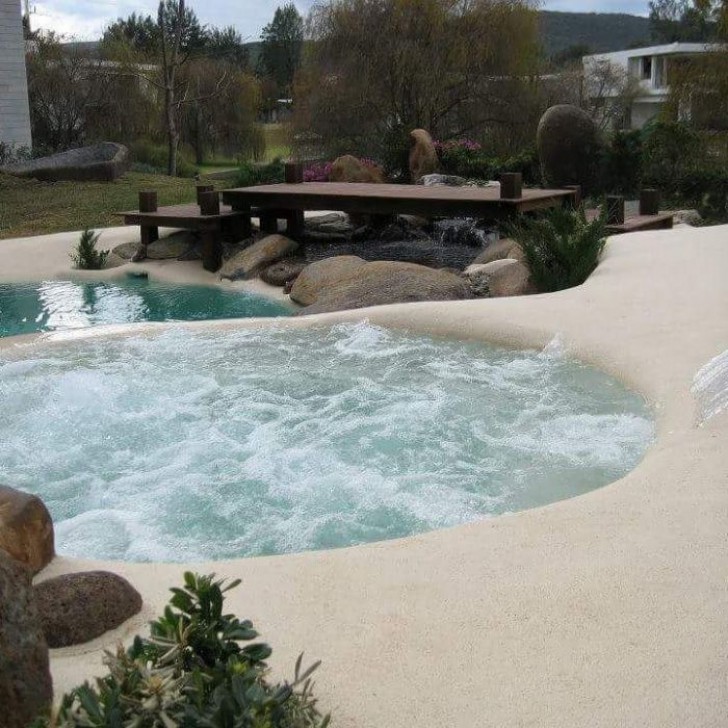 ... mais il rend la piscine de sable adaptable à la température extérieure : elle ne chauffe jamais !