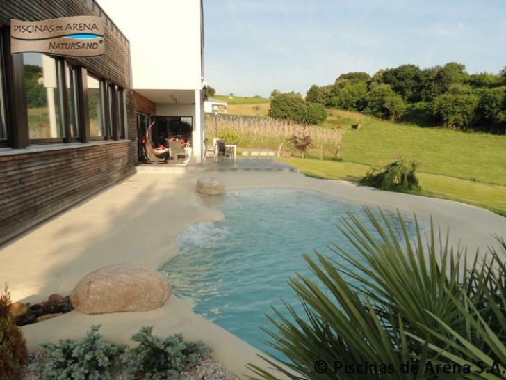 L'entreprise est basée en Espagne, mais elle assure la construction ou la rénovation de piscines dans le monde entier