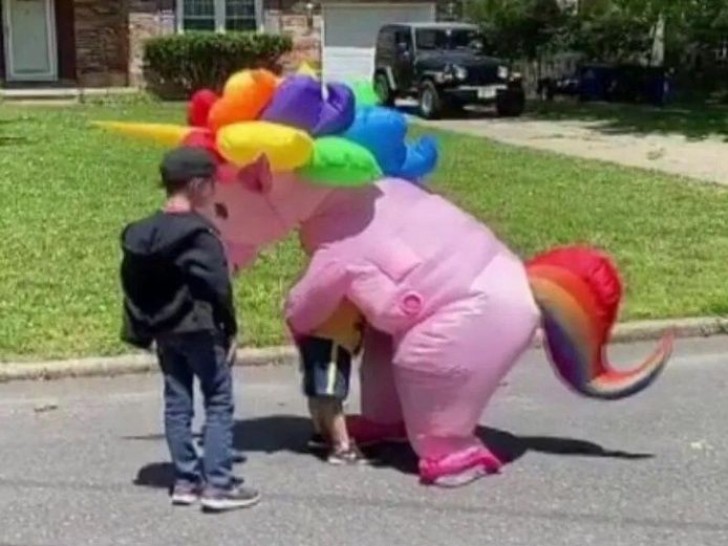 Grandmother dresses up in unicorn blowup costume so she could hug her grandchildren during Covid - 1