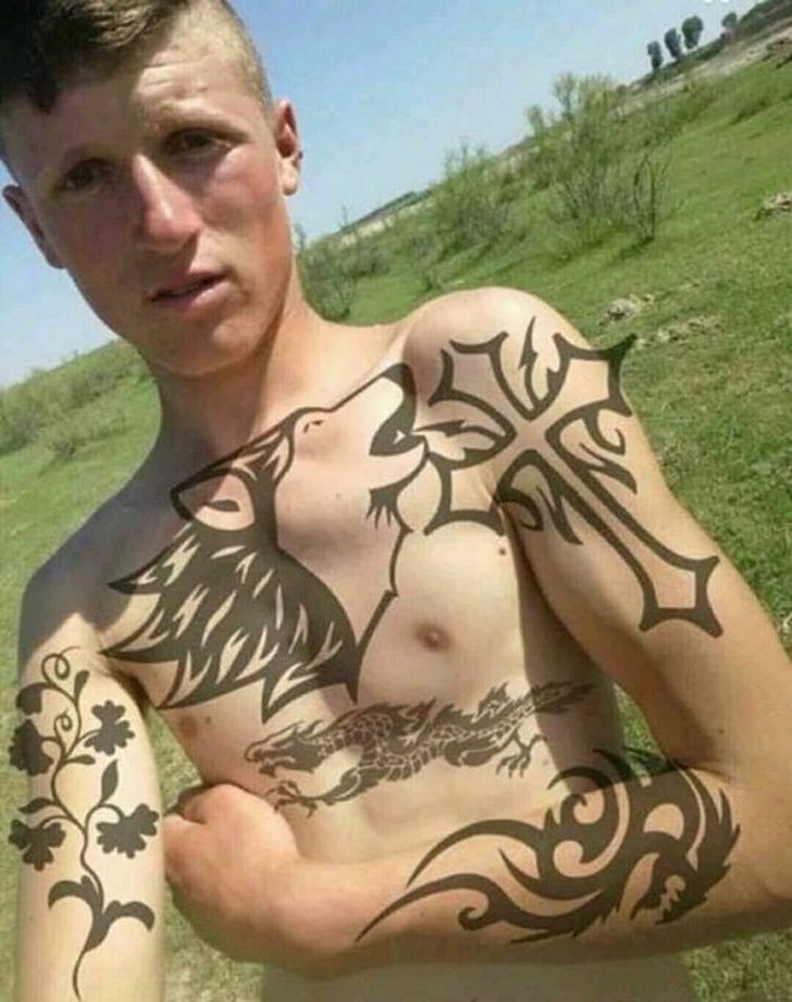 1. I famosi tatuaggi in 3D...forse lui si immaginava uno stile più classico