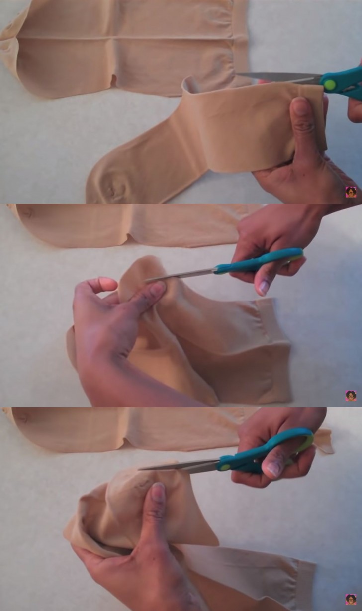 1. Tagliate il dorso del calzino in modo da poterlo aprire e dispiegare, e poi ritagliate la sporgenza del tallone e la punta in modo da avere una forma che si appiattisca bene sul tavolo