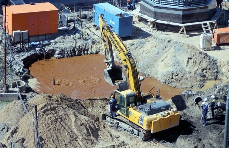 7. Kanske måste öppningen av tunnelbanestationen skjutas upp...