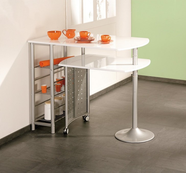 Un tavolino veramente funzionale: pieghevole, a più settori, adattabile a più spazi esterni
