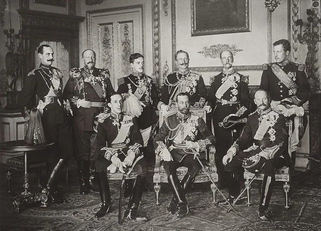 1. 20 maggio 1910: i 9 sovrani d'Europa fotografati tutti assieme per la prima ed unica volta