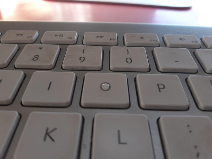 9. Cette goutte d'eau qui est tombée en plein centre du "O" de mon clavier !