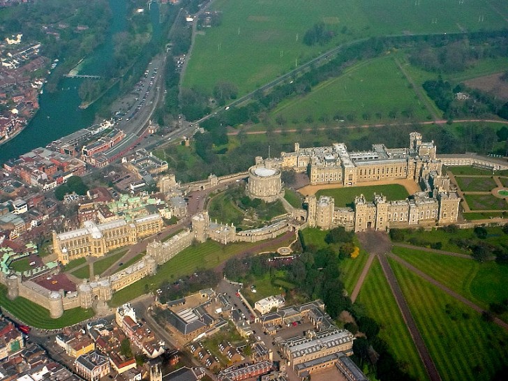 1. Le château de Windsor en Angleterre