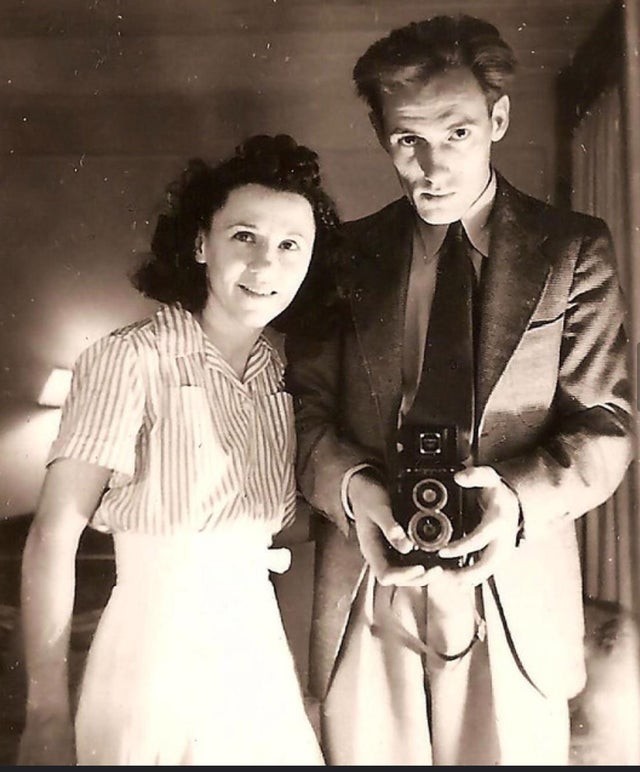 Damals, als das Selfie noch nicht in Mode war... Selbstporträt meiner Großeltern 1940...