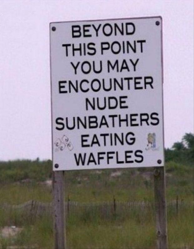 "Da questo punto in poi potreste incontrare dei nudisti che prendono il sole mentre mangiano Waffles"