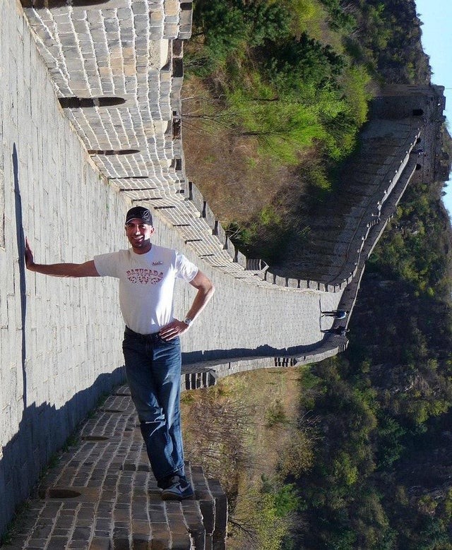 Sie haben die Chinesische Mauer... in Ihrer rechten Hand!