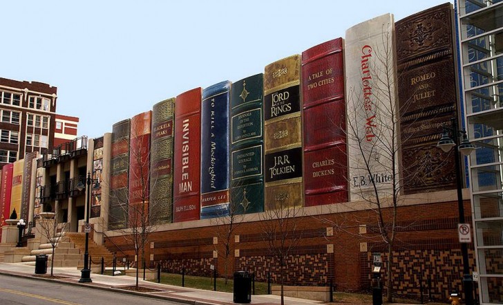 12. La biblioteca di Kansas City sa come farsi riconoscere