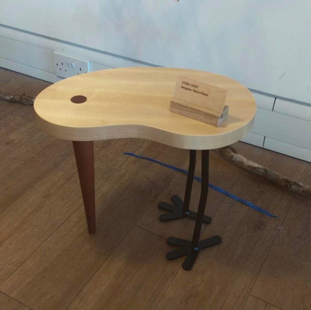 6. Semplici linee riescono a trasformare completamente un semplice tavolino in un...uccellino!