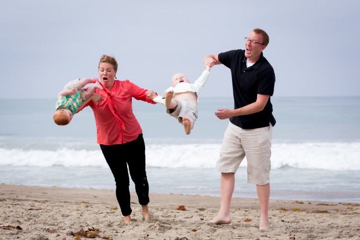 Una foto di famiglia in riva al mare...andata piuttosto male!