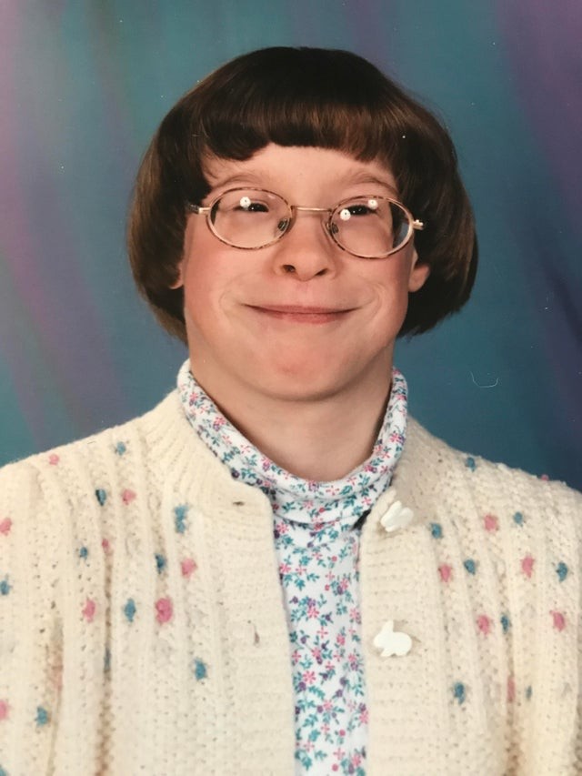 Quando avevo 15 anni ma sembro un vecchio bibliotecario di 60 con cardigan e occhiali grossi!