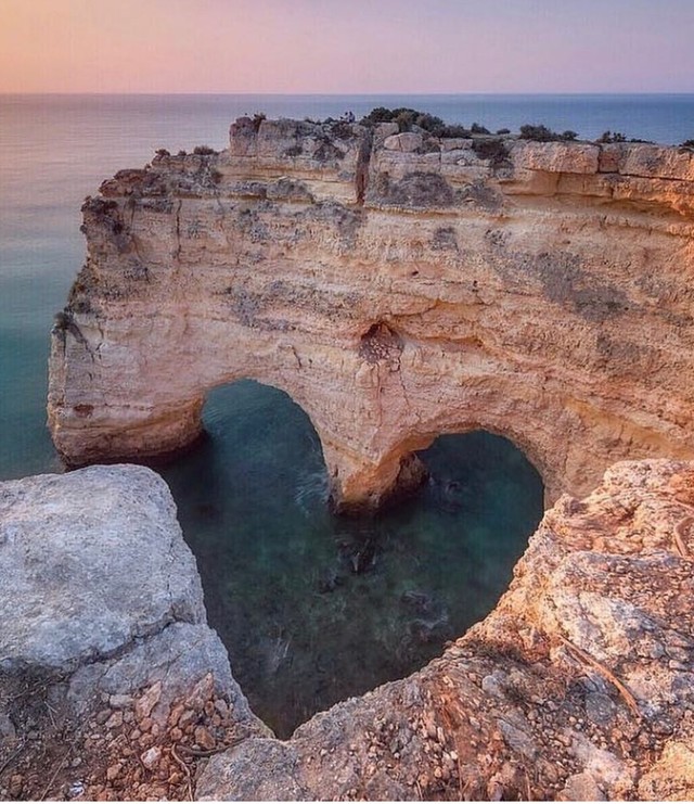 16. Sous cet angle, les rochers forment un étonnant... cœur !