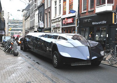 Plus qu'un bus, c'est la Batmobile !