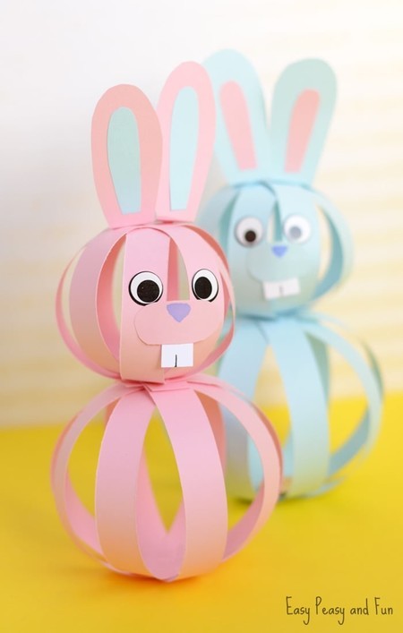 3. Questi simpatici coniglietti sono fatti con strisce di carta spillate insieme per creare due sfere, e poi opportunamente decorati con occhi, muso e simpatici dentoni