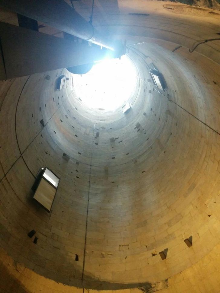 Una visuale dall'interno della Torre di Pisa...completamente vuota!