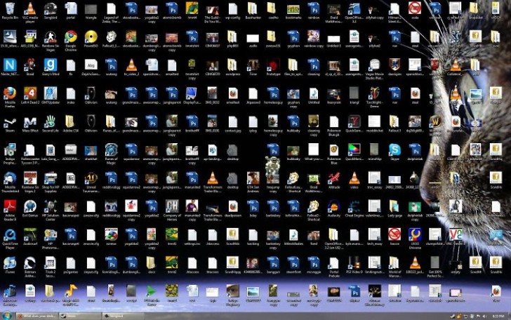 14. Habt ihr jemals einen so unordentlichen Desktop gesehen? Es stellt sich die Frage, wie man Dateien und Ordner finden soll ...