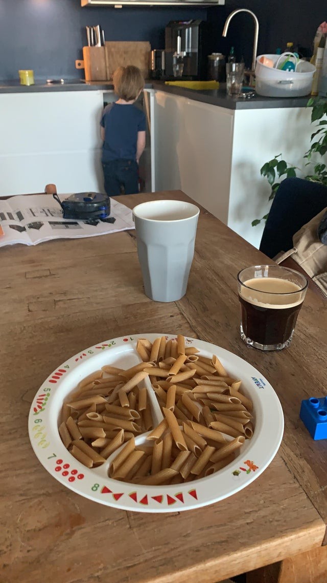 2. Il a insisté pour me faire le petit déjeuner...