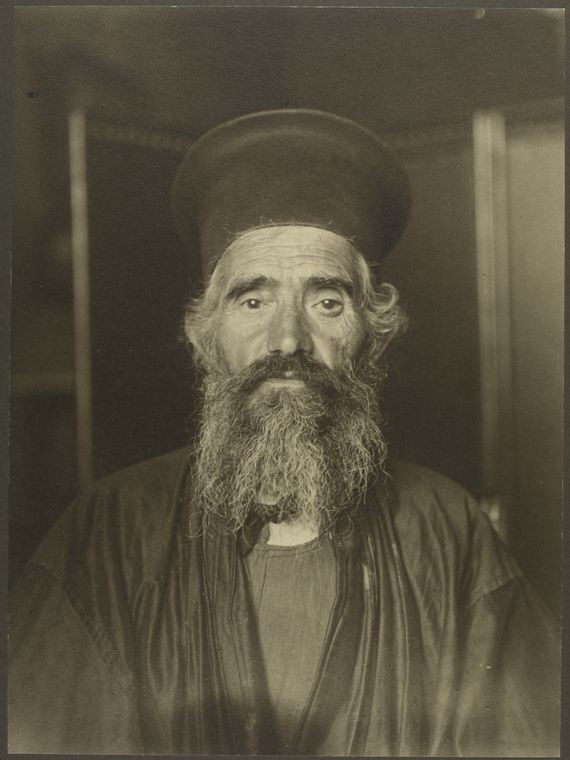 3. Un prêtre grec orthodoxe