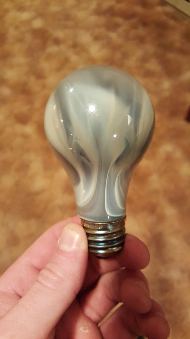 Il design ipnotico di questa lampadina fulminata...wow!