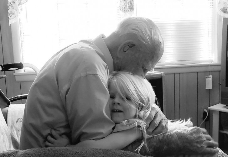 Mio nonno ha 103 anni, mia figlia ne ha 3: questo abbraccio tra loro due è tutto!