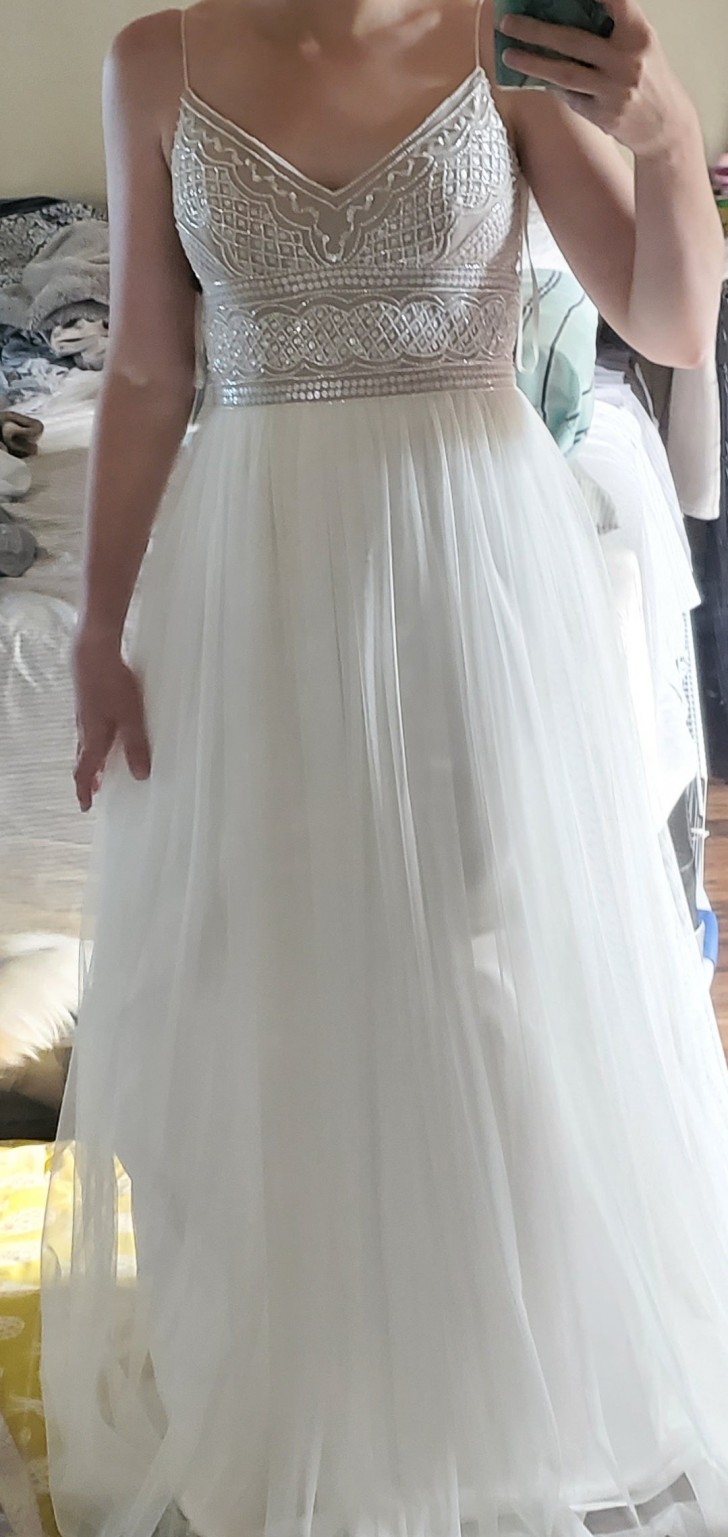 11. I found this dress in excellent condition and with fast internet delivery for 30 dollars: very satisfied!