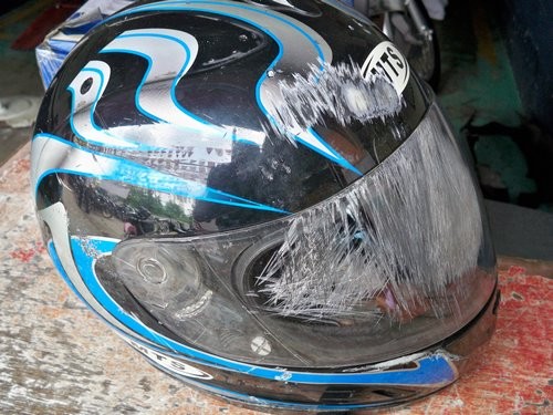 6. Giusto una piccola raccomandazione: indossate il casco quando andate in moto...