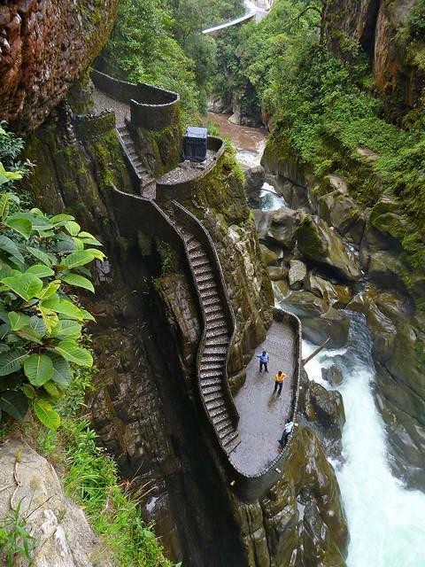 Scale di età precolombiana in Ecuador...un luogo perfetto per una bella arrampicata!