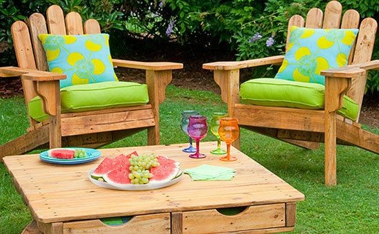 12. Con i pallet si possono costruire anche le poltrone Adirondack