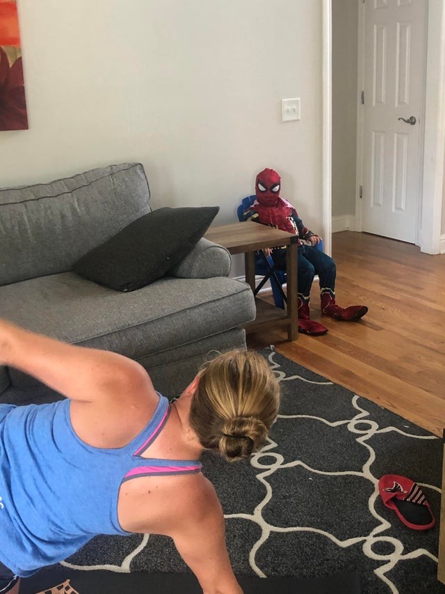 Ma fille était particulièrement en colère contre moi et est restée assise pendant 45 minutes habillée comme Spider-Man...