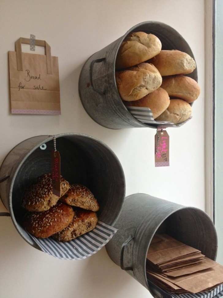 14. Deze emmers worden gebruikt om brood uit te stallen in een winkel, maar kunnen ook in onze keukens worden geplaatst