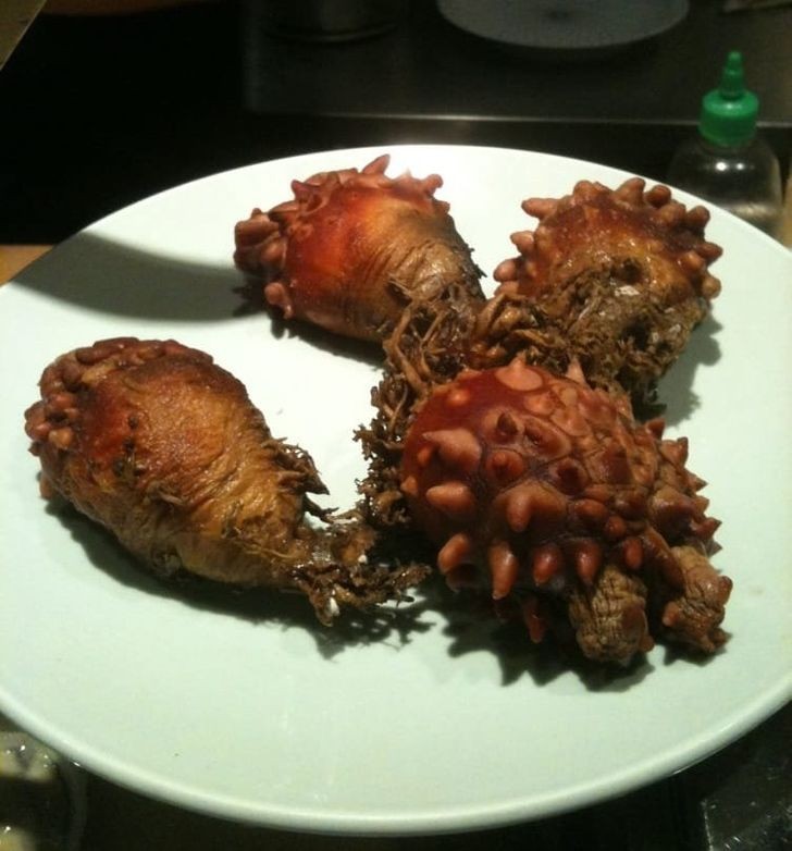 1. Questo piatto era servito in un ristorante di sushi, cos'è? Ananas di mare!