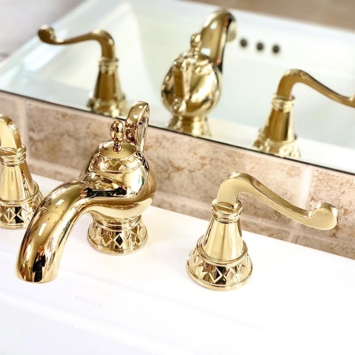 Guardate: i rubinetti del bagno ricordano la forma della lampada del Genio di Aladdin!