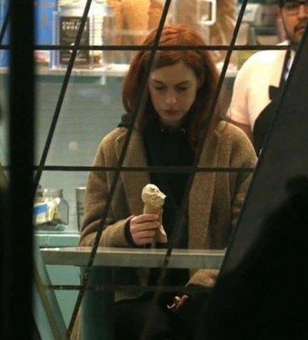 10. Anne Hathaway n'a pas meilleur moral, même avec une glace