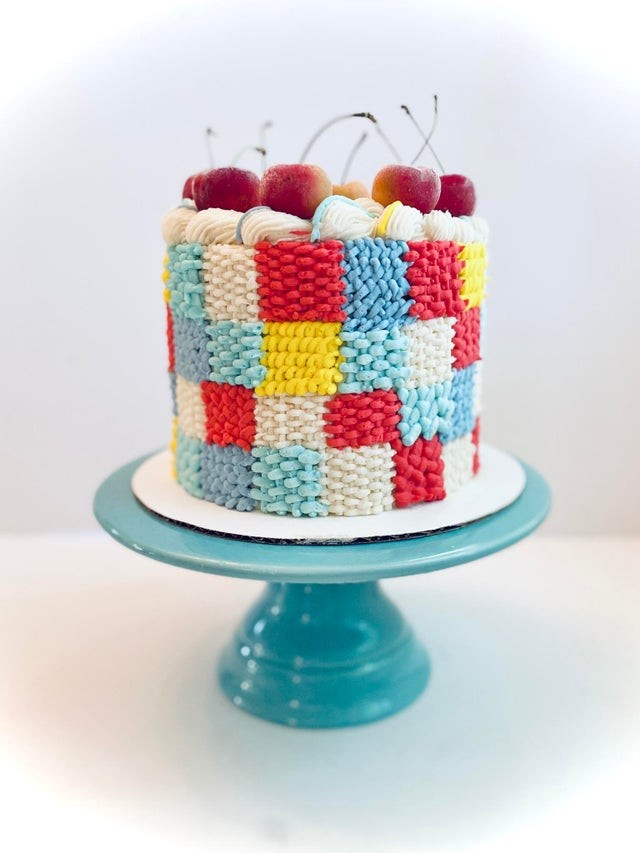 11. "Ein bunter Kuchen, der aussieht wie gestrickt, zum 70. Geburtstag meiner Tante"