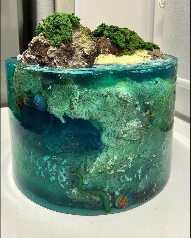 8. Un gâteau spectaculaire, qui ressemble à une île au milieu de la mer