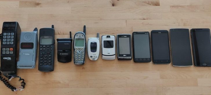 1. "Il cimitero dei telefoni": più di 25 anni di evoluzione in una sola foto