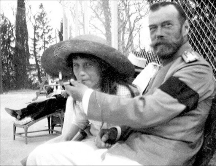 11. Zar Nikolaus II. erlaubt seiner Tochter Anastasia zu rauchen