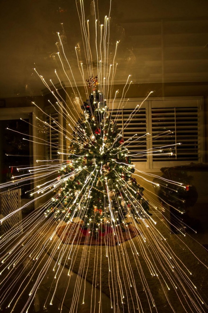 Foto a lunga esposizione scattata ad un albero di Natale...scoppiettante!