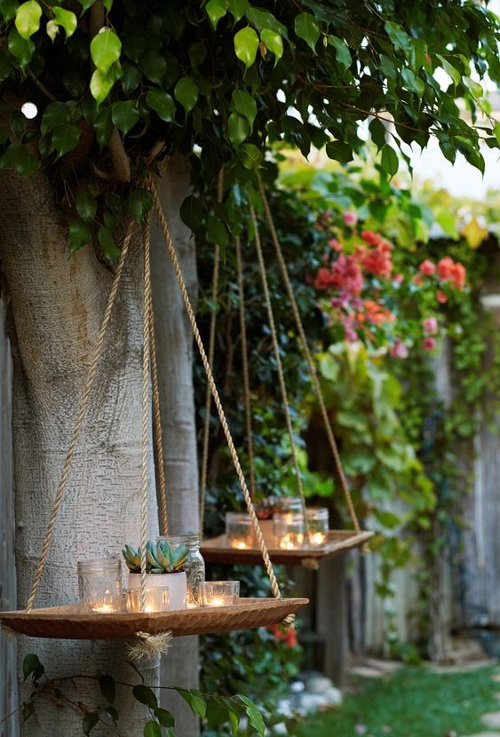 3. Tanti vasi con candele sistemati su vassoi di legno appesi dove volete creare un’atmosfera magica