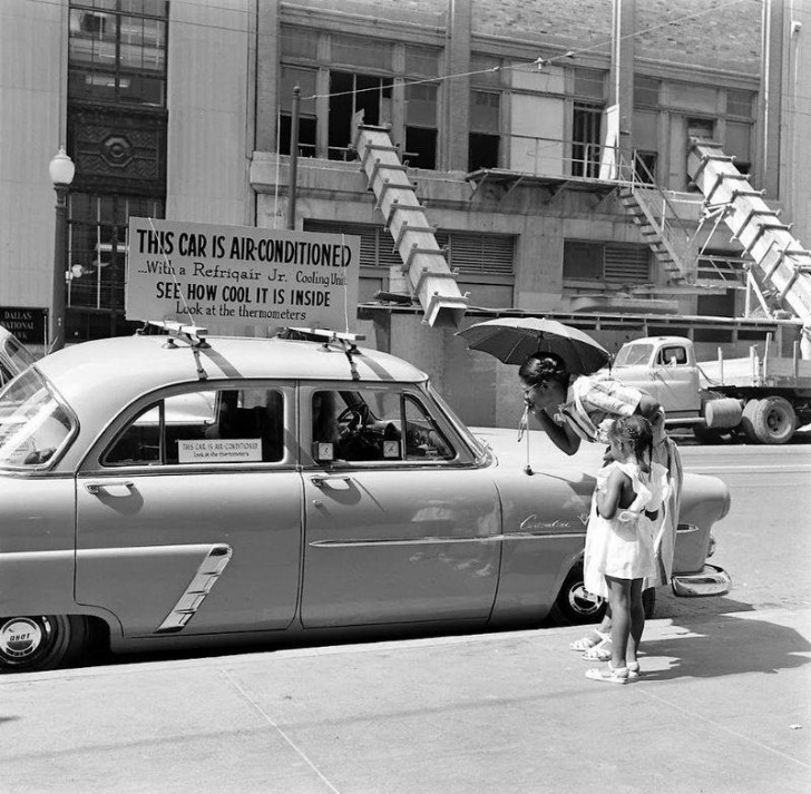 Premiers modèles de voitures avec air conditionné interne chez Ford. Année : 1952