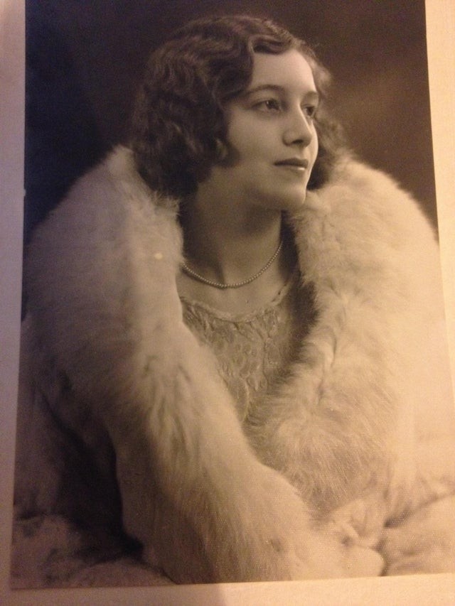 Hon ser ut som en gammal filmstjärna, men det är faktiskt min gammelfarmor år 1926