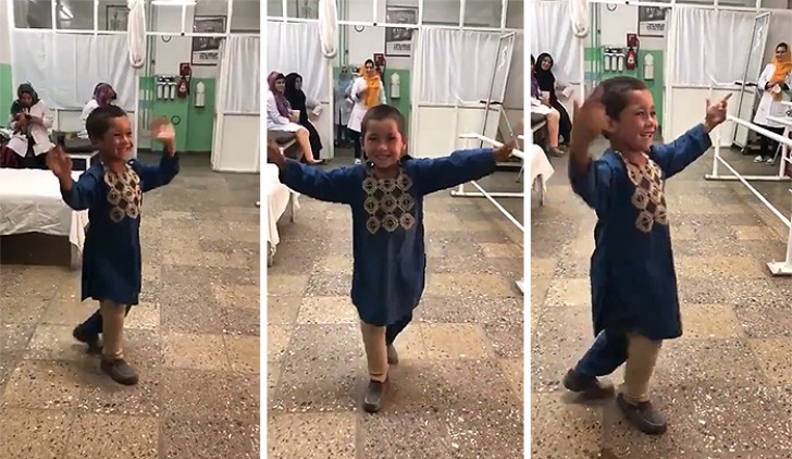 15. Questo bambino di 5 anni balla felice dopo aver finalmente ricevuto un protesi alla gamba