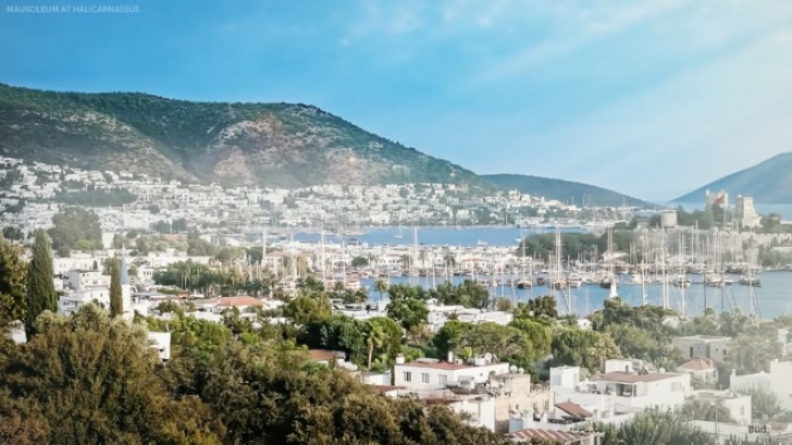 De plaats waar het Mausoleum van Halicarnassus lijkt te zijn ontstaan, gewijd aan de nagedachtenis van de gelijknamige koning van Caria, een regio in Azië.